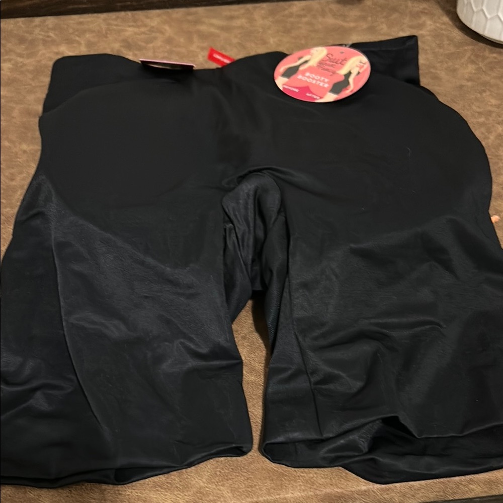 SPANX booty booster smooth shape and sculpt. Double layer, lightweight fabric